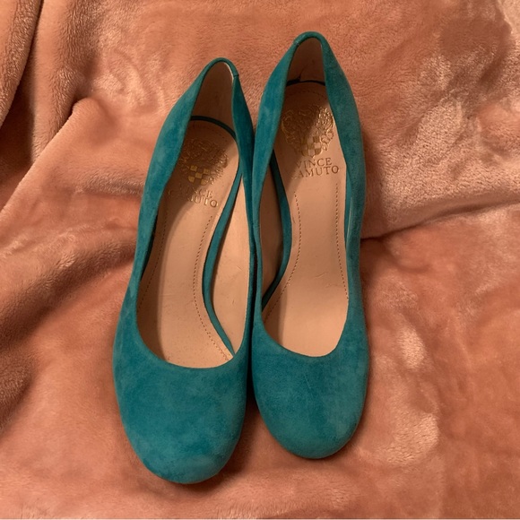 Vince Camuto Turquoise heel. Size 8 - Picture 2 of 4